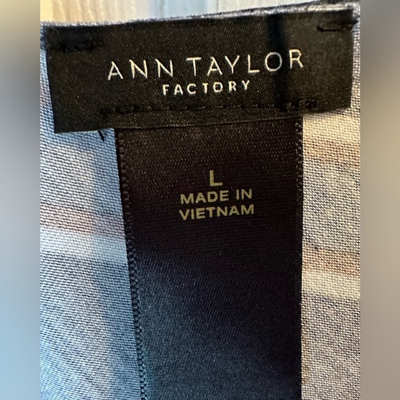 Ann Taylor Factory Women’s V-neck Top - Picture 4 of 4